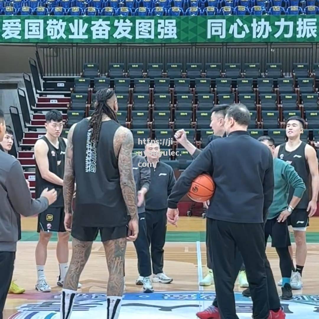 狼队主场告捷，球员得到球迷热情支持